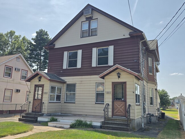 Building Photo - 21 Oakwood St