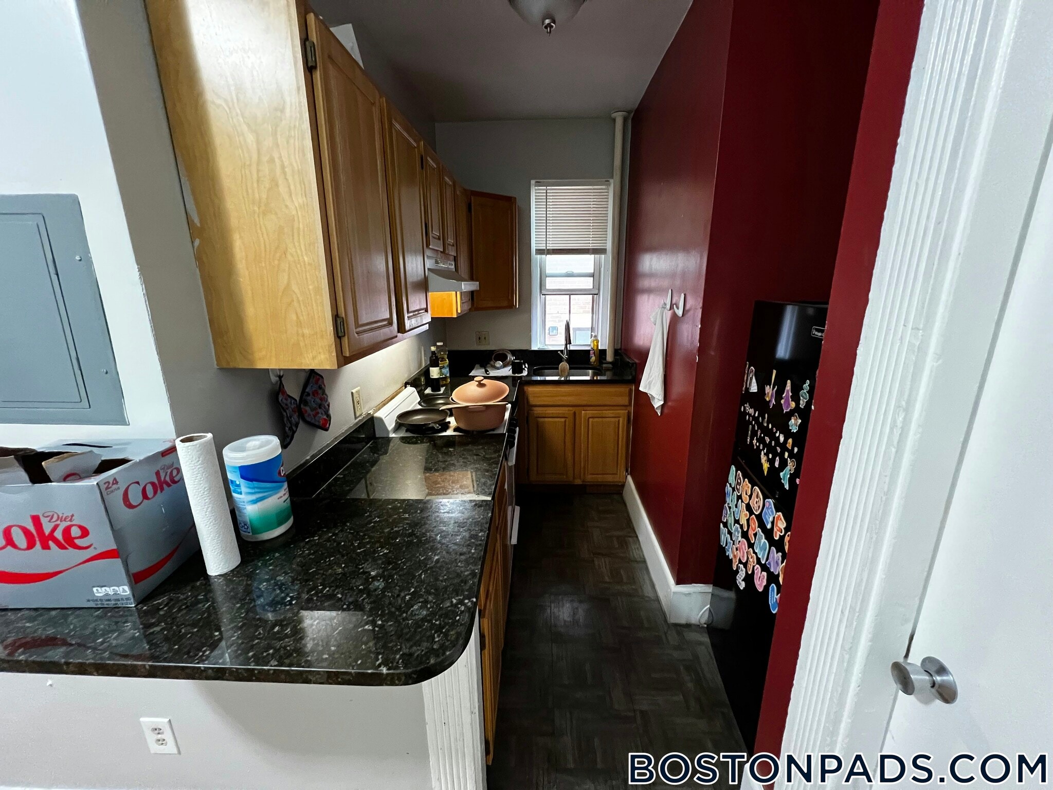 Building Photo - 463 Park Dr