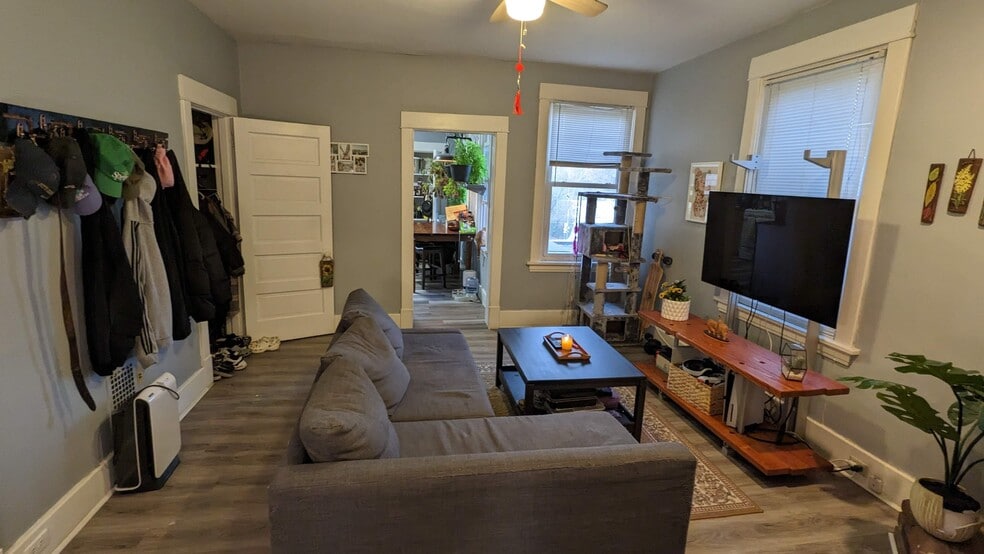 Building Photo - 615 Greenfield Ave