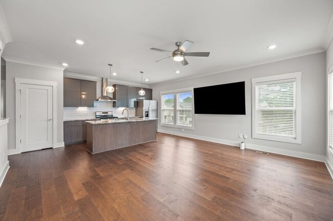 Building Photo - Charlotte Park Home