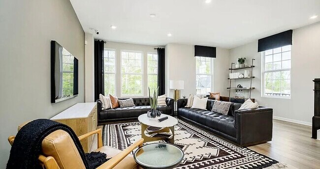 Building Photo - 2635 Lohan Way