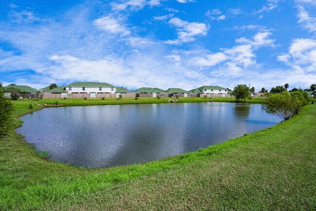 Building Photo - 2142 Roatan Calle