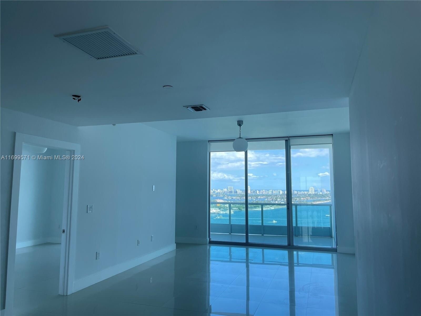 Building Photo - 900 Biscayne