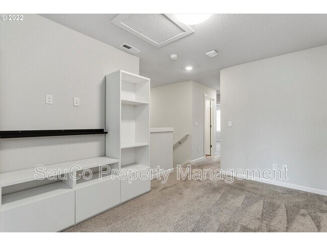 Building Photo - 8037 SE Engelmann St