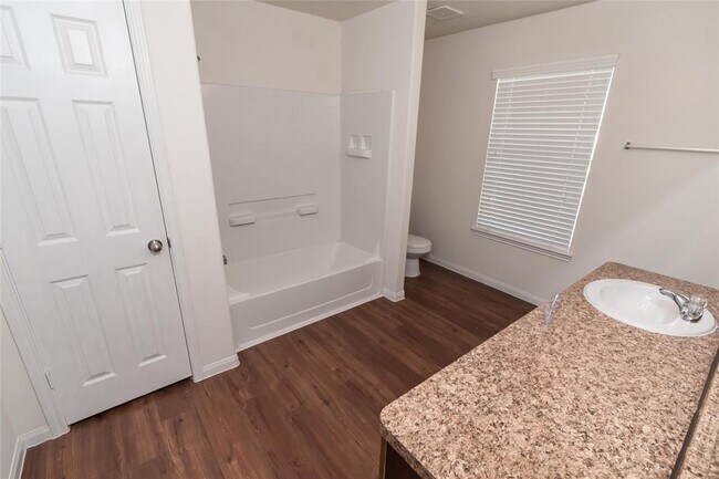 Building Photo - 5643 Post Oak Manor Dr