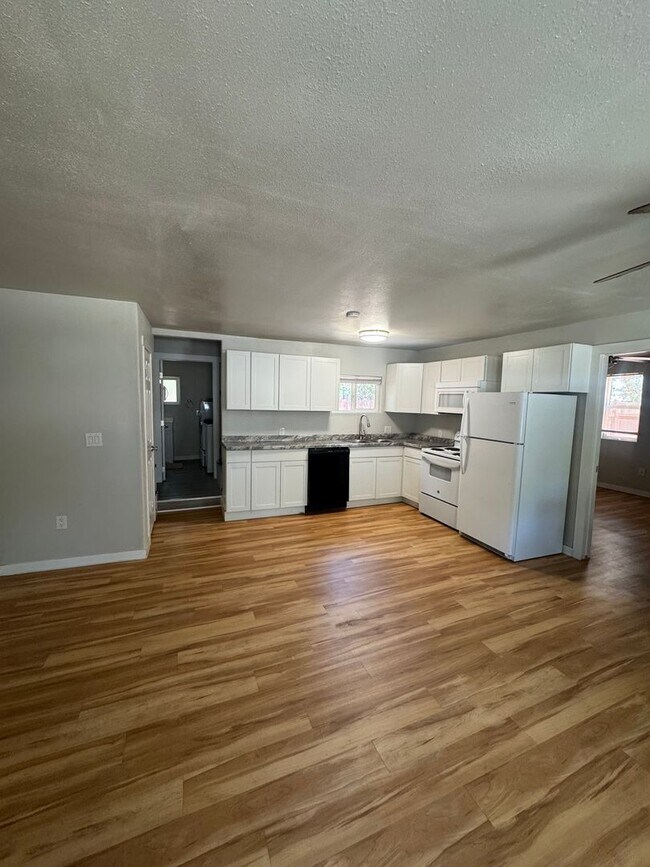 Primary Photo - 3 BED 2 BATH IN REDDING