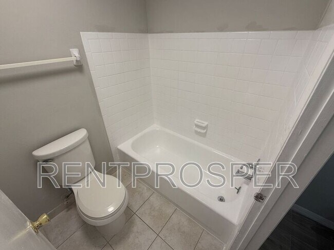 Building Photo - 4117 S Semoran Blvd