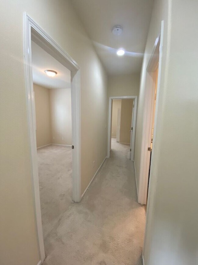 Building Photo - Beautifully Renovated 4 bedroom Home with attached 4 car garage!