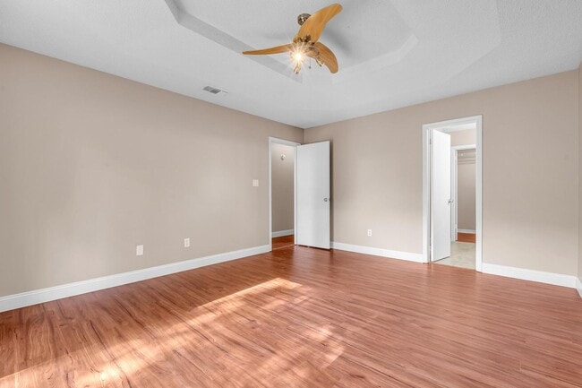 Building Photo - Updated Home in Convenient Location