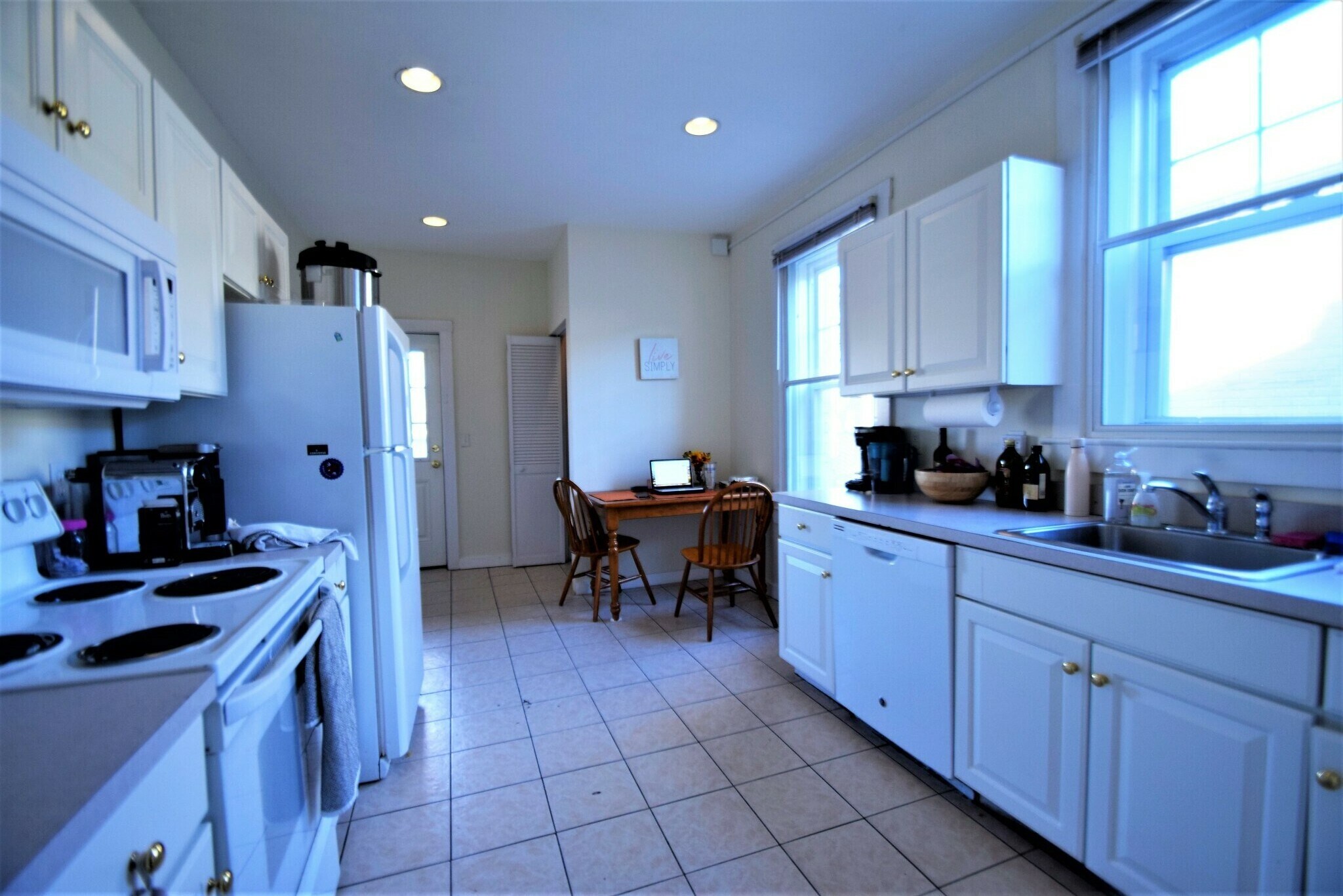 Building Photo - 81 Gibbs St