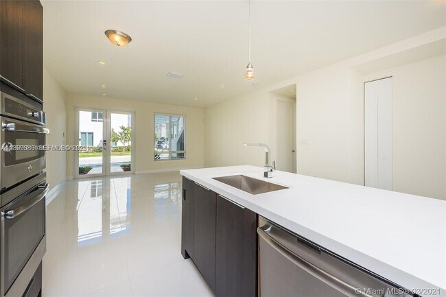 Building Photo - 6310 NW 103rd Pl