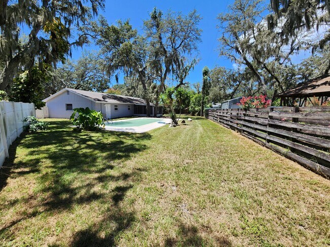 Building Photo - 606 Woodhill Ct