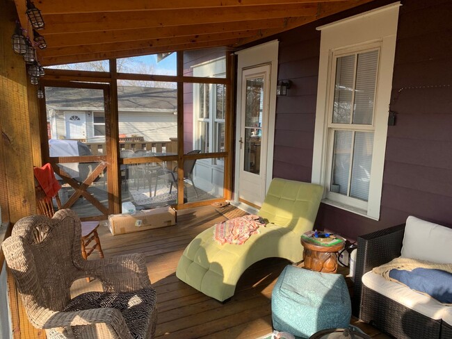 Building Photo - Spacious 3 bed/3 bath Home near Switchyard Park!