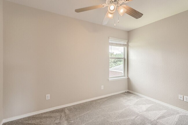 Building Photo - Less than 7 miles from Randolph AFB! Lawn care included!