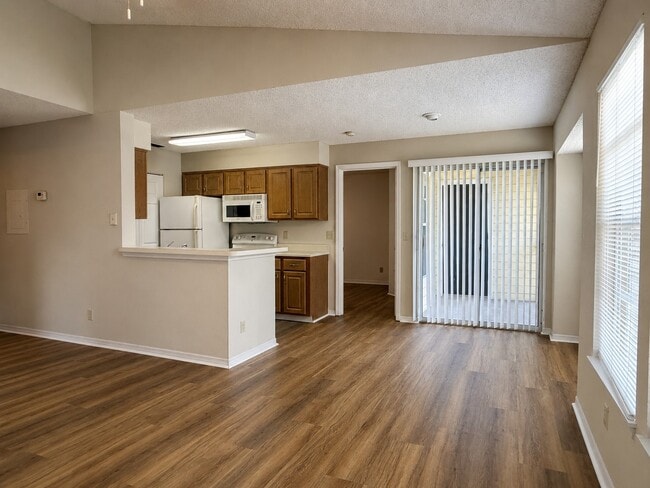 Building Photo - 1063 S Hiawassee Rd