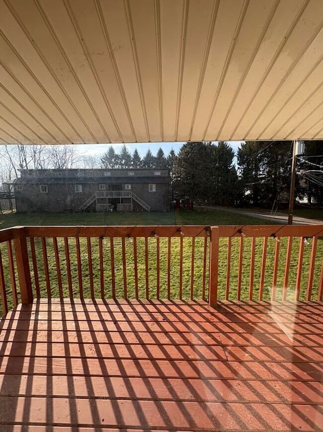 Building Photo - Three bedroom one bathroom townhouse for rent