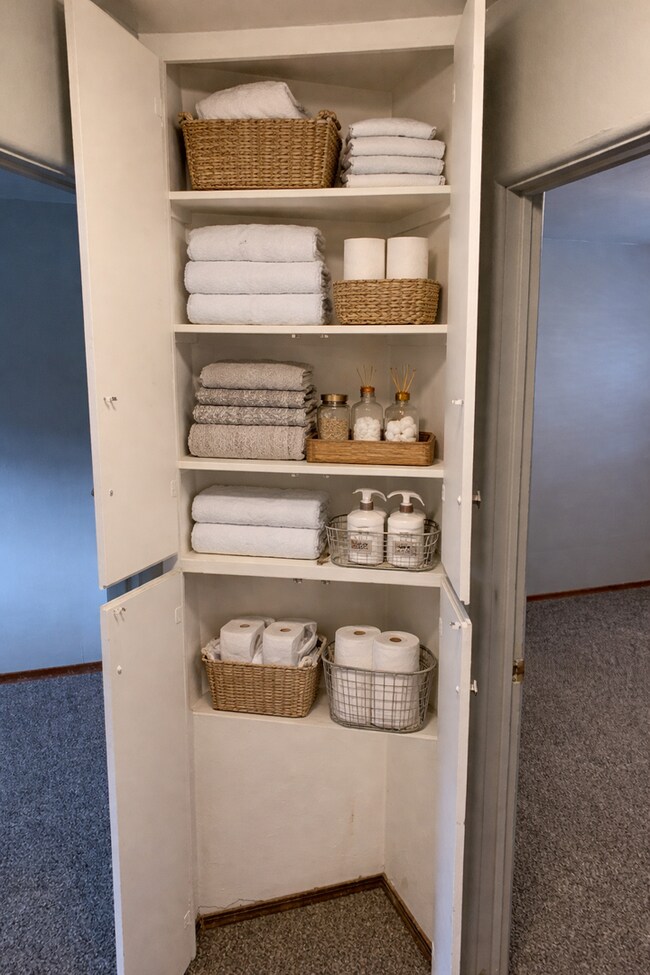 Building Photo - West Valley Living With A Patio, Parking & Plenty Of Storage!