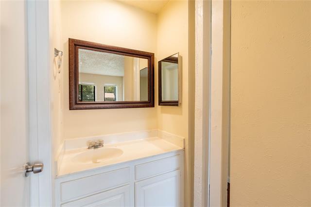 Building Photo - 510 Cranbrook Park