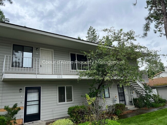 Primary Photo - 1 bedroom, 1 bathroom apartment w/ great l...