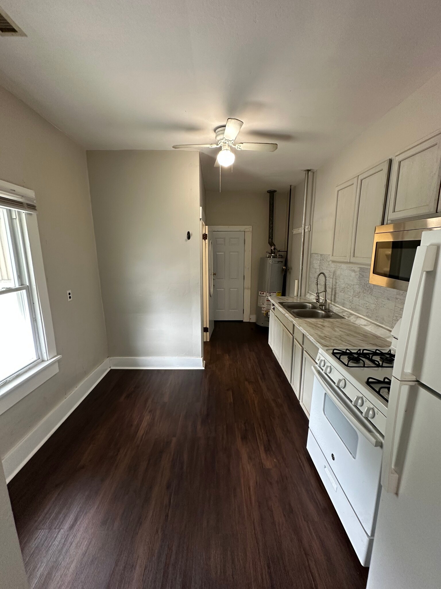 Building Photo - 841 Beecher St