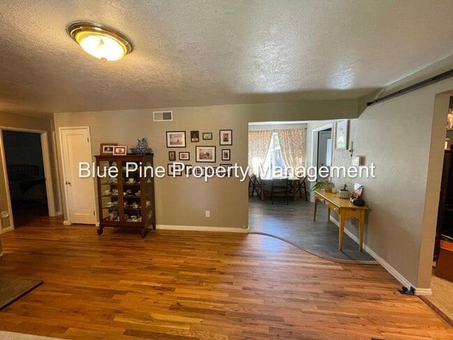 Building Photo - 455 Linden Dr