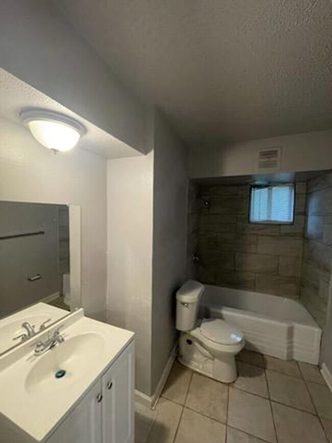Building Photo - 4040 Driskell Blvd