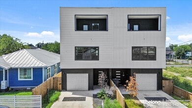 Building Photo - 810 Iowa St