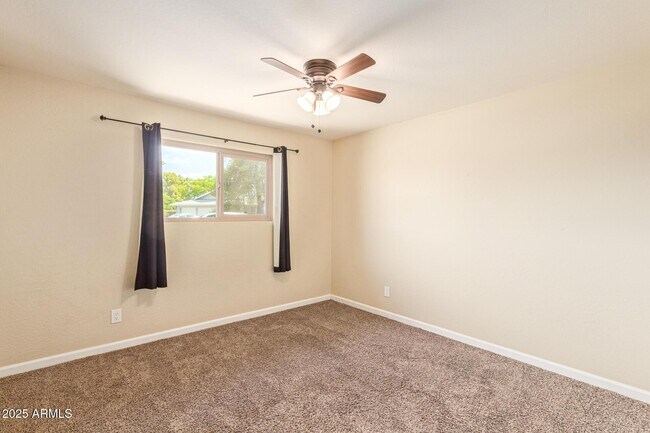 Building Photo - 319 E Riviera Dr