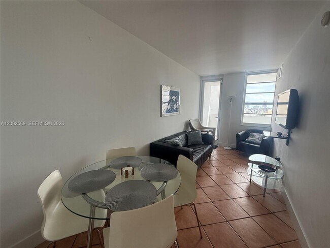 Building Photo - 100 Lincoln Rd