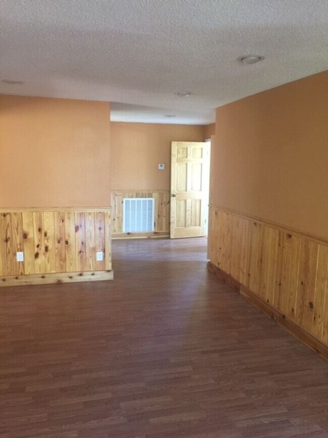 Building Photo - 210 Pineleaf Ln