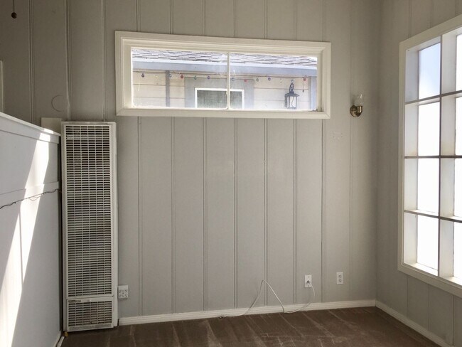 Building Photo - Silver Strand Beach - One bedroom, one bat...