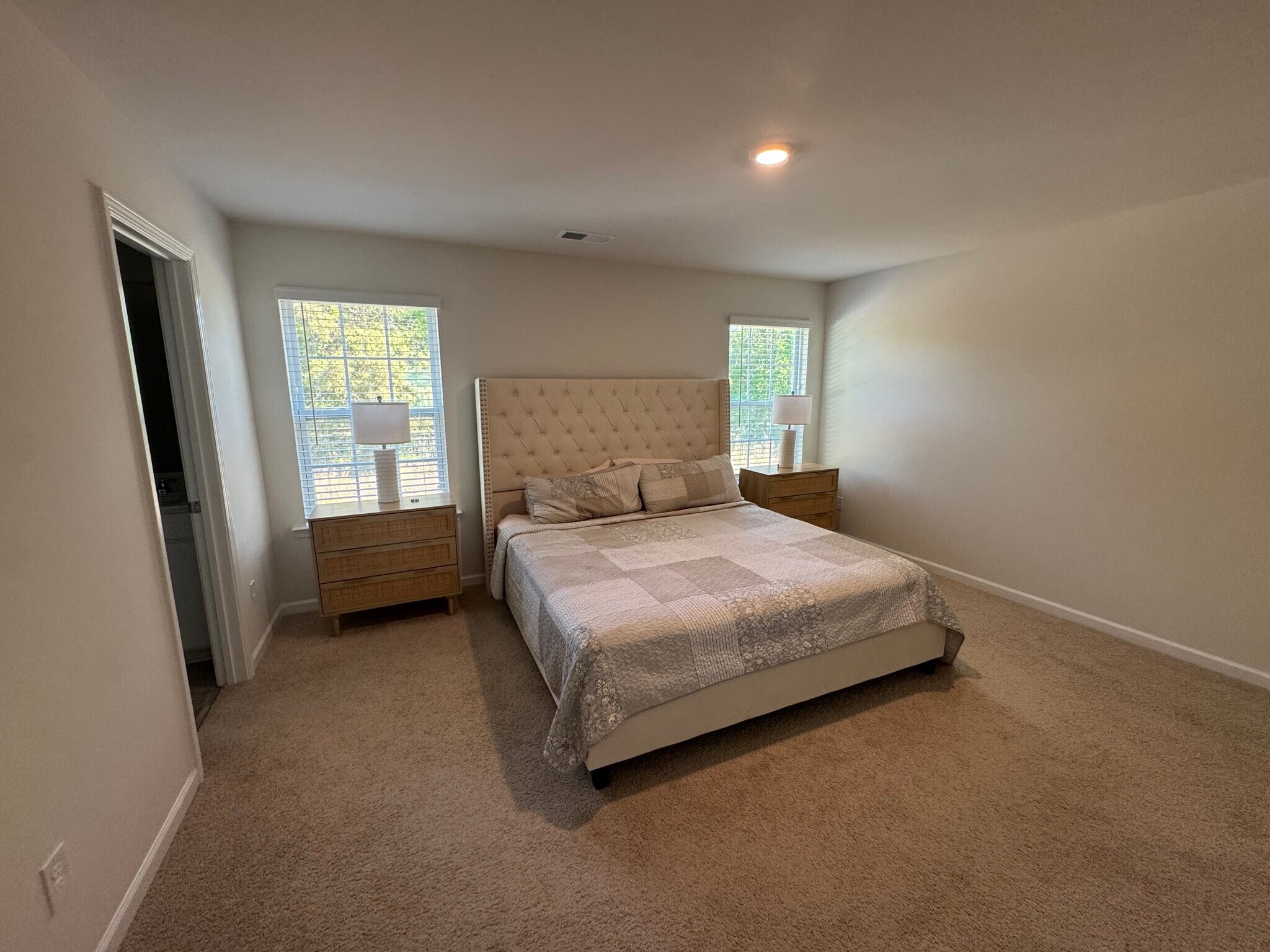 Building Photo - 1924 Vanderlyn St