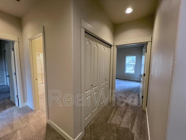 Building Photo - 835 Nutcracker Dr