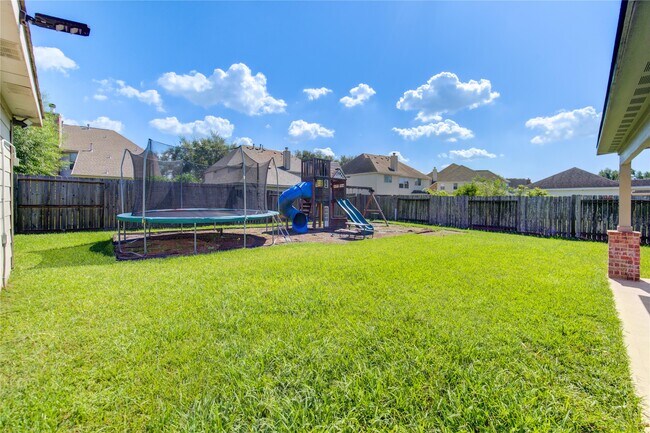 Building Photo - 7323 Sunset Bend Ln