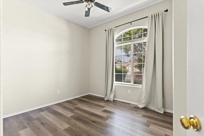 Building Photo - 10621 Tivoli Ct