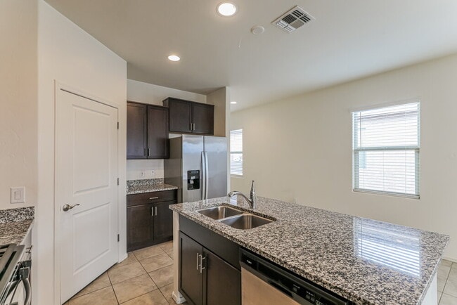 Building Photo - 11208 S Weismann Dr