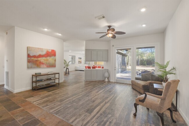 Building Photo - 5 Oak Crest Cir
