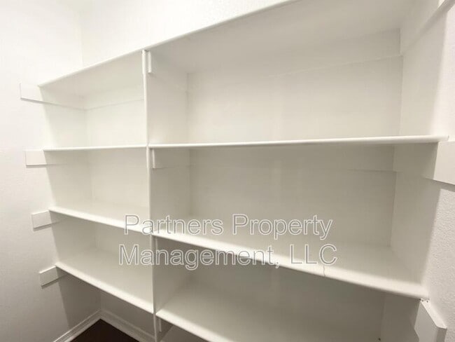 Building Photo - 812 Hindman Dr
