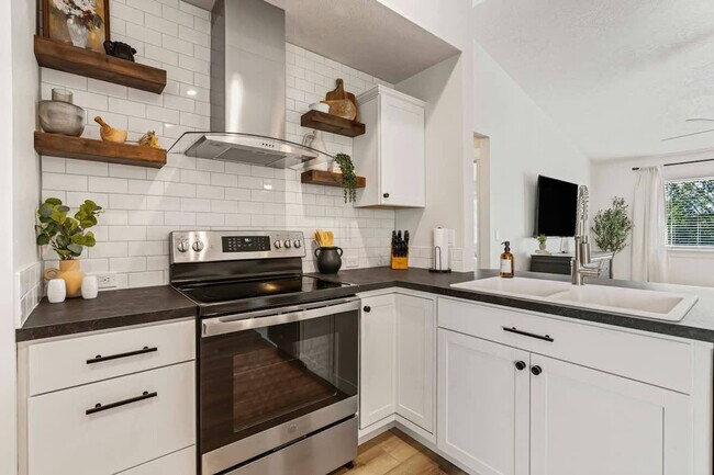 Building Photo - 44 S Sugar Ave