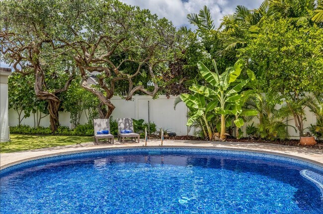 Building Photo - Elegant Home w/ Private Beach Access, Pool...