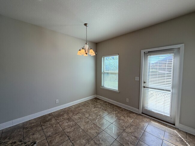 Building Photo - 2492 Bentridge Dr W