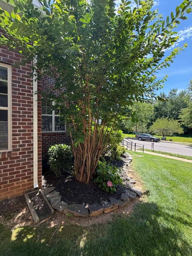 Building Photo - Spacious 4 Bedroom 2 1/2 Bath Home For Rent in Sango Area!