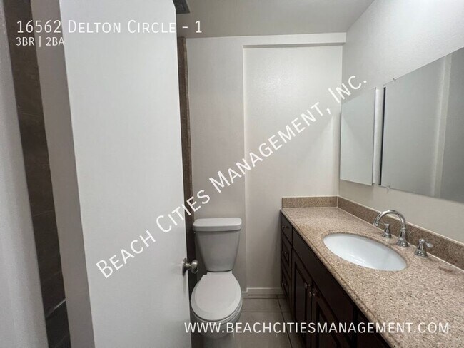 Building Photo - 16562 Delton Cir