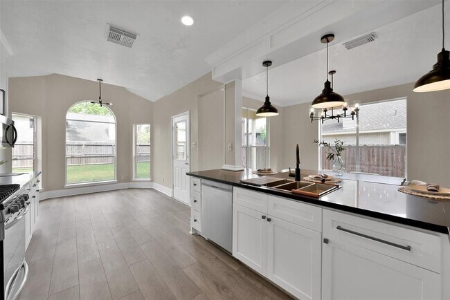 Building Photo - 14410 Cypress Falls Dr