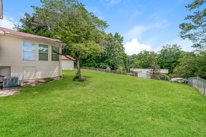 Building Photo - 1119 Meadow Ln