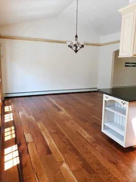 Building Photo - 275 Evergreen Ave