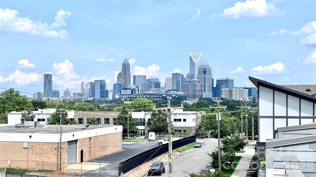 Building Photo - 2115 Isom St