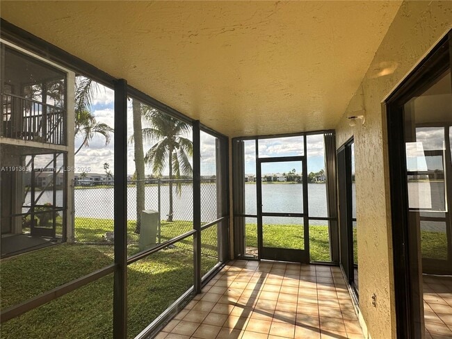 Building Photo - 1400 Jefferson Dr