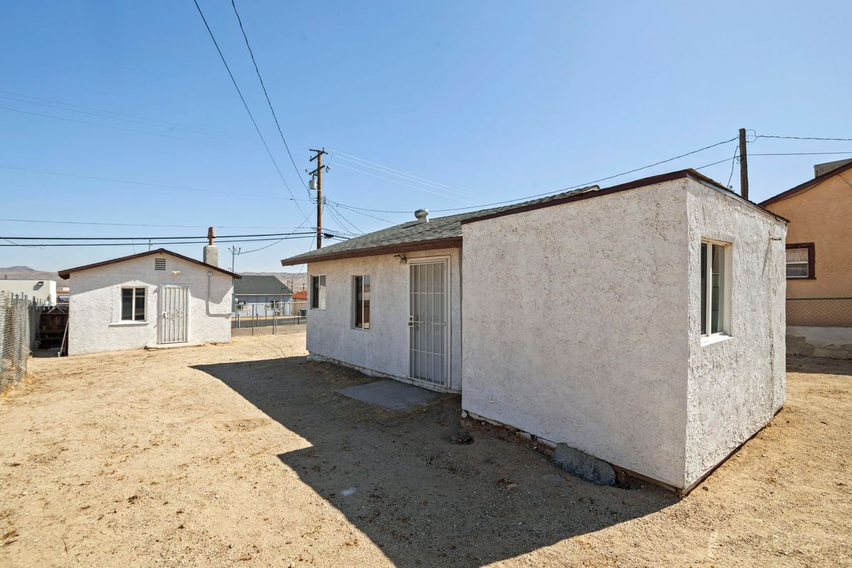 Building Photo - 605 E Williams St