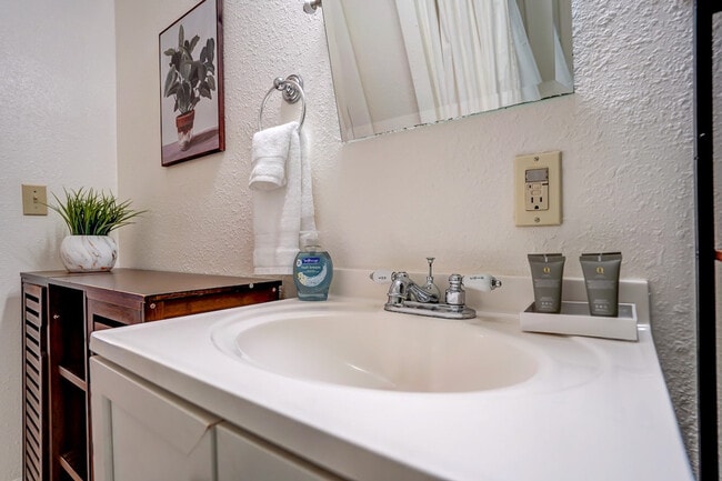 Building Photo - 8 Craig Ave